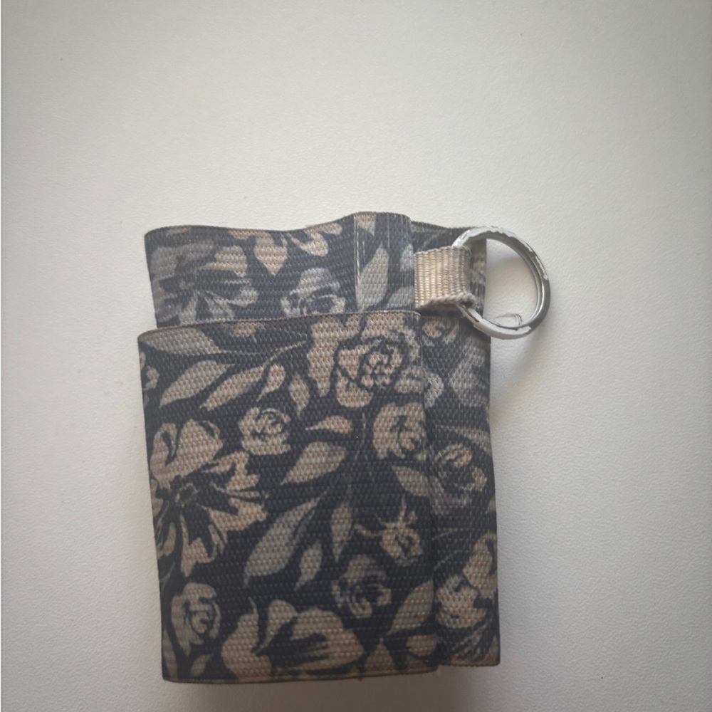 Thread Wallets - Picture 2 of 3